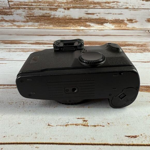 Canon EOS Elan 35mm SLR Film Camera Body Only Auto & Manual Focus - Picture 6 of 6